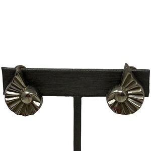 Vintage Coro Screw Back Earrings Sea‎ Shell Silver Tone